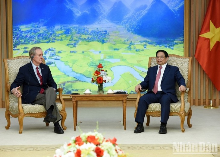 Pham Minh Chinh reçoit le sénateur américain Mike Crapo - ảnh 1