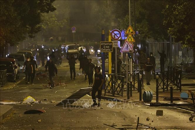 France: plus de 2000 personnes jugées, 90% ont été condamnées lors des violences urbaines après la mort de Nahel - ảnh 1