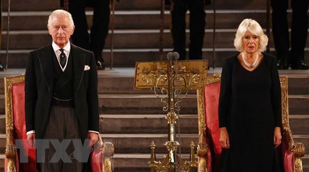 Le roi Charles III et la reine Camilla effectuent leur première visite d’État en France - ảnh 1