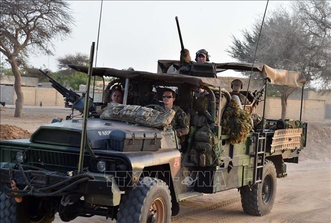 Le premier convoi militaire français quitte le Niger - ảnh 1