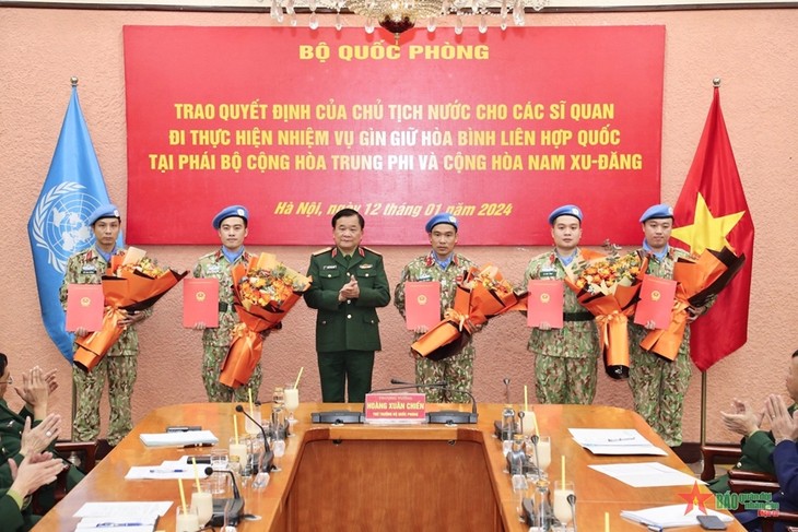 Cinq autres officiers vietnamiens participent aux opérations de maintien de la paix de l’ONU - ảnh 1