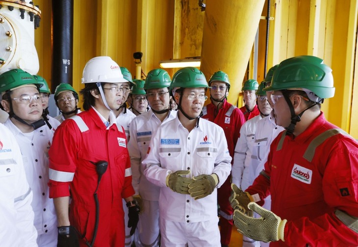 Nouvel An lunaire: Vo Van Thuong adresse ses voeux aux travailleurs des plateformes gazo-pétrolières - ảnh 1