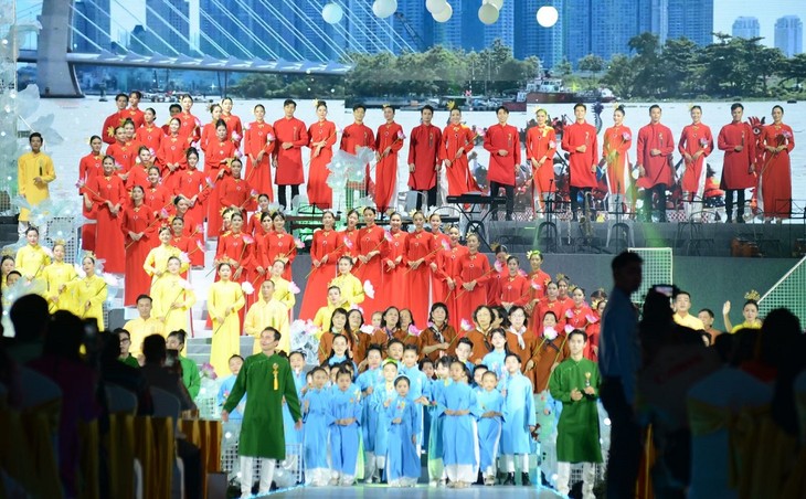 Coup d’envoi de la 10e fête de l’ao dài à Hô Chi Minh-ville - ảnh 1