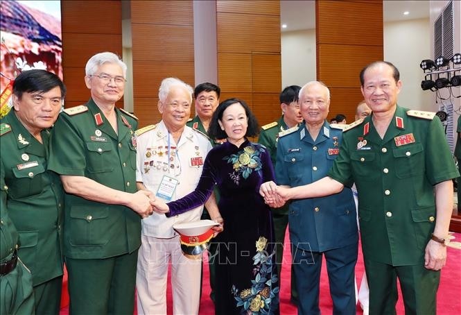 Rencontre avec d’anciens combattants de Diên Biên Phu - ảnh 1