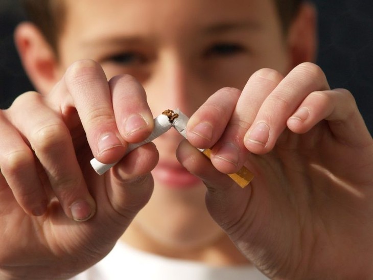 OMS: l'industrie du tabac cible une nouvelle génération - ảnh 1