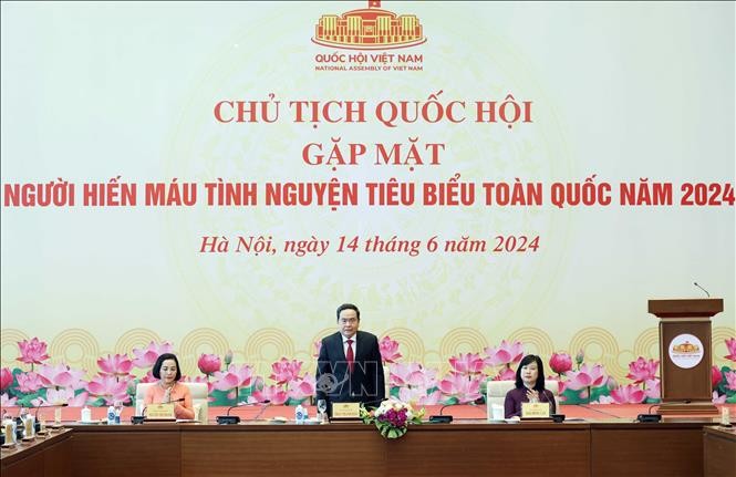Journée mondiale des donneurs de sang: le président de l’Assemblée nationale honore les donneurs vietnamiens - ảnh 1