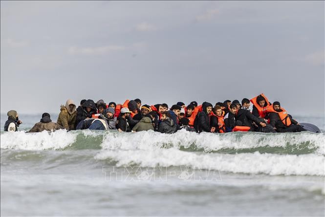 Plus de 150 migrants secourus dans la Manche - ảnh 1