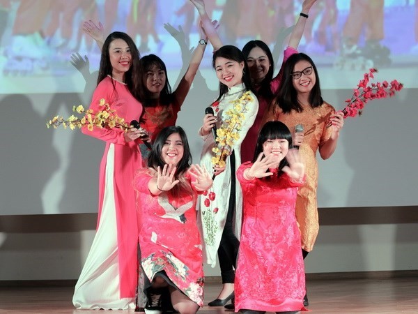 Вьетнамские студенты в Москве провели художественную программу, посвященную Тэту - ảnh 1