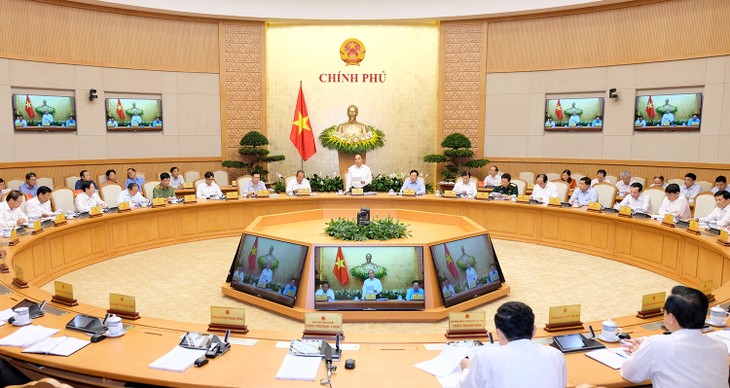 В Ханое проходит очередное апрельское заседание вьетнамского правительства - ảnh 1