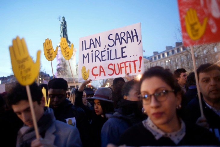 Митинг в Париже против антисемитизма собрал сотни человек - ảnh 1