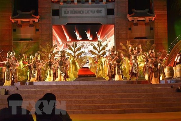 Около 3 млн туристов посетило Мемориальный комплекс королей Хунгов в Хошмине - ảnh 1