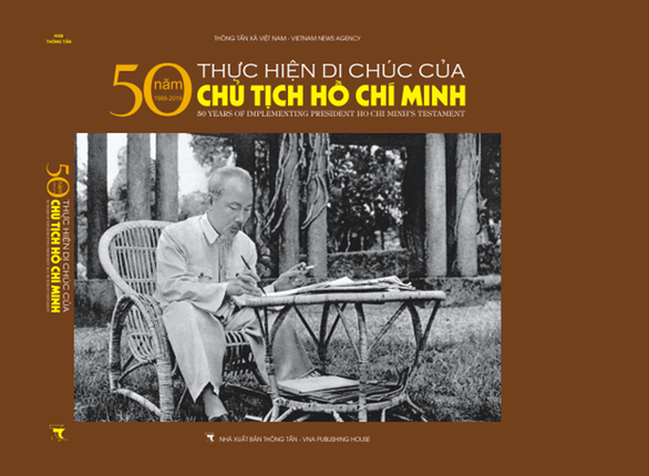 Презентация фотокниги «50 лет выполнения завещания Президента Хо Ши Мина» - ảnh 1