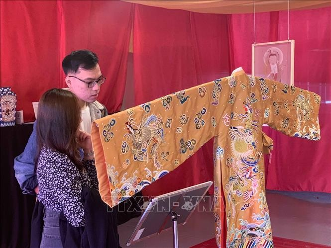 В Сиднее прошла выставка антиквариата вьетнамской династии Нгуен - ảnh 1