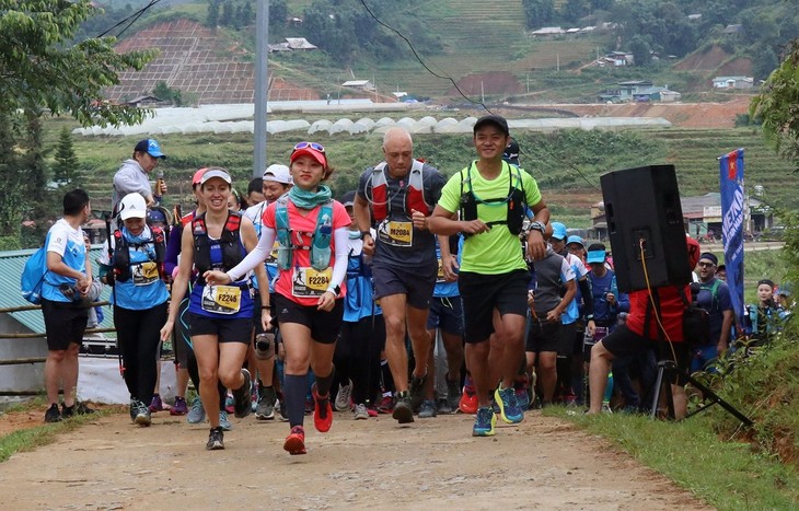Крупнейший марафон по пересеченной местности Вьетнама 2019 в городе Шапа - ảnh 1