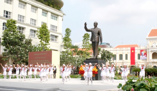 Президент Хо Ши Мин внес большой вклад в успешное осуществление вьетнамской революции - ảnh 1