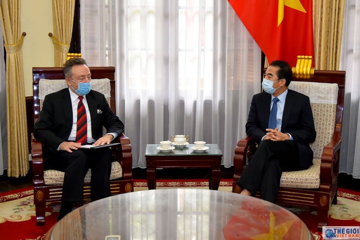 Посол Чехии высоко оценил предпринимаемые правительством Вьетнамом меры по противодействию Сovid-19 - ảnh 1