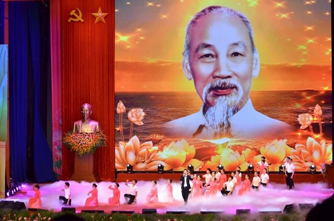 Хо Ши Мин посвятил всю свою жизнь славному революционному делу Компартии и народу Вьетнама  - ảnh 1