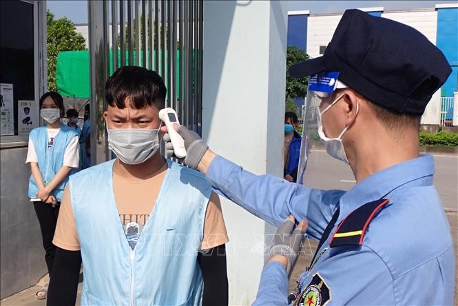 К полудню 15 мая во Вьетнаме зарегистрировано ещё 18 случаев заражения COVID-19 - ảnh 1