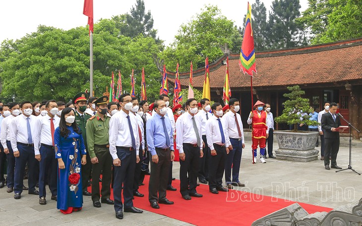 В городе Вьетчи провинции Футхо прошла церемония поминовения матери-феи Ау Ко и короля Лак Лонг Куана  - ảnh 1