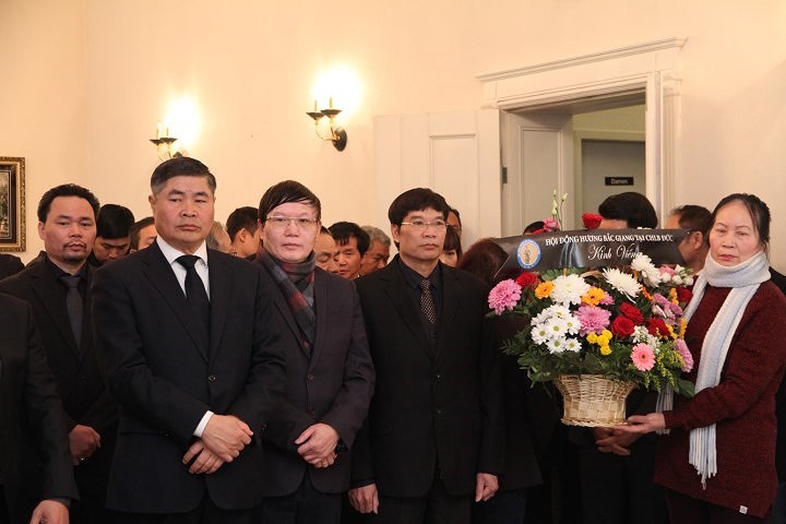 해외 친구들 및 베트남 교민사회, 판 반 카이 (Phan Van Khai) 전 총리 조문  - ảnh 1