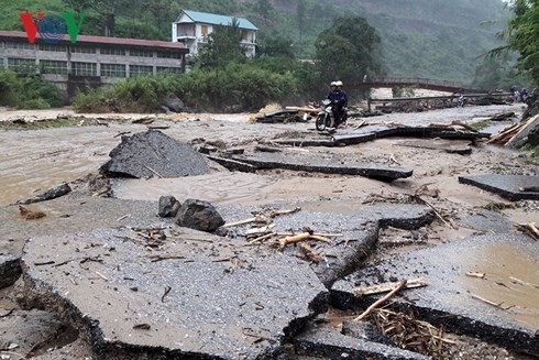 베트남 북부 산악 지방들, 홍수의 여파 극복 노력 - ảnh 1