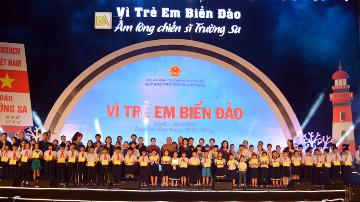 베트남 부주석, “섬과 바다 어린이를 위한” 예술공연 - ảnh 2