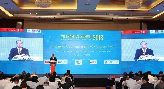 응웬쑤안푹  베트남 총리 : 전자 정부 구축은 지도자 역할과 긴밀해야 - ảnh 1