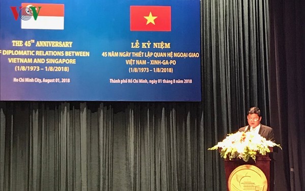 호치민시, 베트남과 싱가포르 간의 외교 관계 수립45 주년 기념행사 진행 - ảnh 1