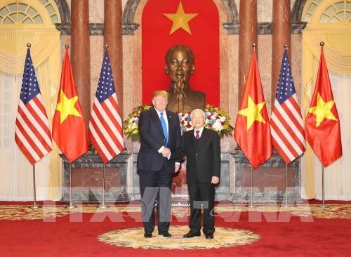 응우옌 푸 쫑 서기장 – 국가주석, 도널드 트럼프 미국 대통령과 회담 - ảnh 1