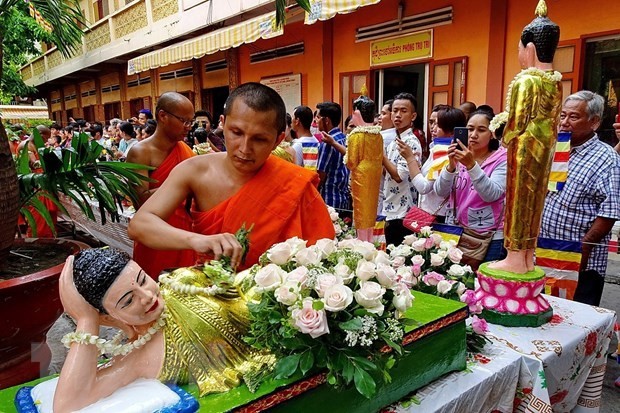 응우옌 쑤언 푹 총리, 크메르 전통설날에 대한 축전 전달 - ảnh 1