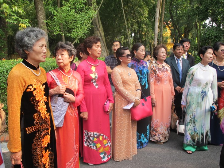 Đoàn cựu giáo viên kiều bào tại Thái Lan về thăm quê hương - ảnh 3