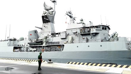 Tàu Hải quân Australia thăm Cảng Quốc tế Cam Ranh - ảnh 1