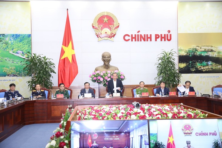 Phó Thủ tướng Trương Hòa Bình chủ trì Hội nghị trực tuyến toàn quốc về công tác chống buôn lậu - ảnh 1
