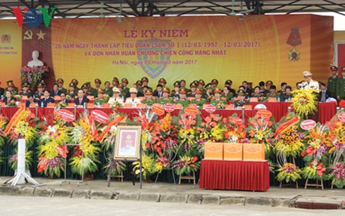 Chủ tịch nước Trần Đại Quang dự lễ kỷ niệm 20 năm Ngày thành lập Tiểu đoàn Cảnh sát đặc nhiệm số 1 - ảnh 2