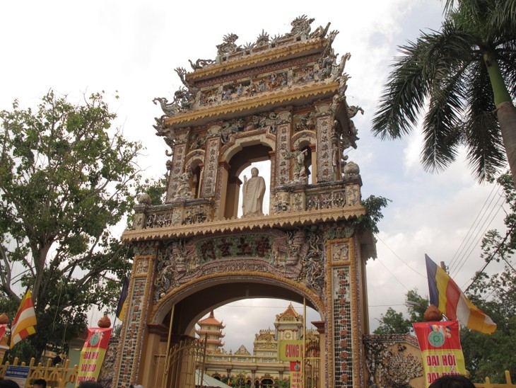 Đoàn thanh thiếu niên kiều bào thăm chùa Vĩnh Tràng, Tiền Giang - ảnh 6