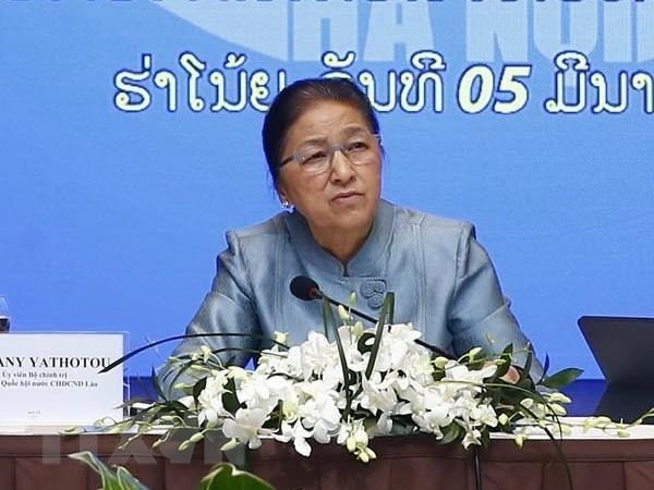 Chủ tịch Quốc Lào tham quan mô hình kinh tế tập đoàn tại Việt Nam - ảnh 1