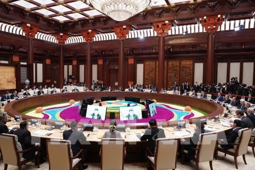 Thủ tướng Nguyễn Xuân Phúc dự Hội nghị bàn tròn các nhà lãnh đạo tại Diễn đàn cấp cao hợp tác quốc tế “Vành đai và Con đường” - ảnh 1
