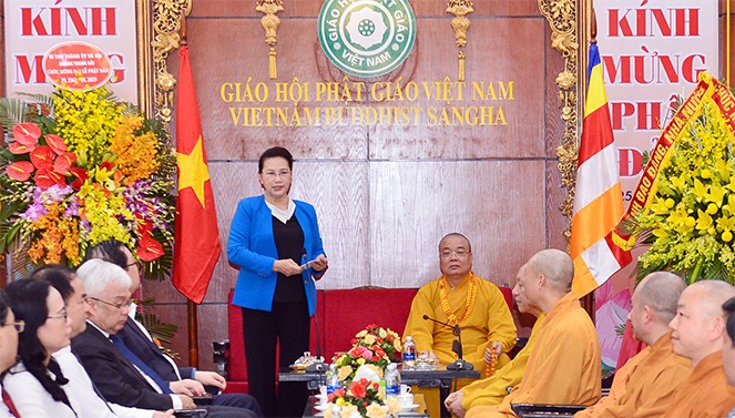 Chủ tịch Quốc hội Nguyễn Thị Kim Ngân thăm và chúc mừng Hội đồng Trị sự Trung ương Giáo hội Phật giáo Việt Nam - ảnh 1