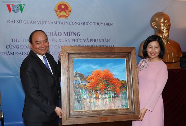 Thủ tướng gặp gỡ cộng đồng người Việt Nam tại Thụy Điển - ảnh 2