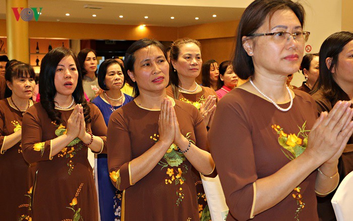 Bà con người Việt dự Đại lễ Phật đản 2019 long trọng tại Séc - ảnh 2