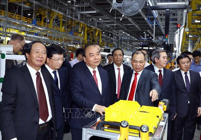 Thủ tướng Nguyễn Xuân Phúc: VinFast cần chủ động liên kết, hợp tác với các nhà sản xuất ô tô Việt Nam - ảnh 3