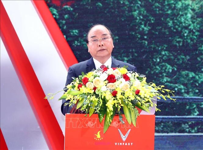Thủ tướng Nguyễn Xuân Phúc: VinFast cần chủ động liên kết, hợp tác với các nhà sản xuất ô tô Việt Nam - ảnh 1