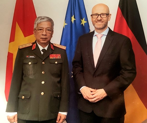 Thúc đẩy hợp tác quốc phòng giữa Đức và Việt Nam - ảnh 1