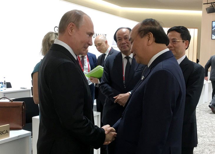 Thủ tướng Nguyễn Xuân Phúc thảo luận giải pháp tăng cường hợp tác song phương với với lãnh đạo các nước dự G20 - ảnh 1