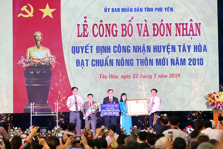Công bố Quyết định huyện Tây Hòa, Phú Yên đạt chuẩn nông thôn mới - ảnh 1