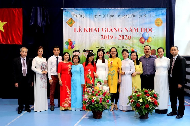 Trường tiếng Việt Lạc Long Quân tại Ba Lan khai giảng năm học mới 2019-2020 - ảnh 8