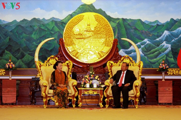 Chủ tịch Quốc hội Nguyễn Thị Kim Ngân hội kiến TBT-CTN Lào Bounnhang Vorachith - ảnh 1