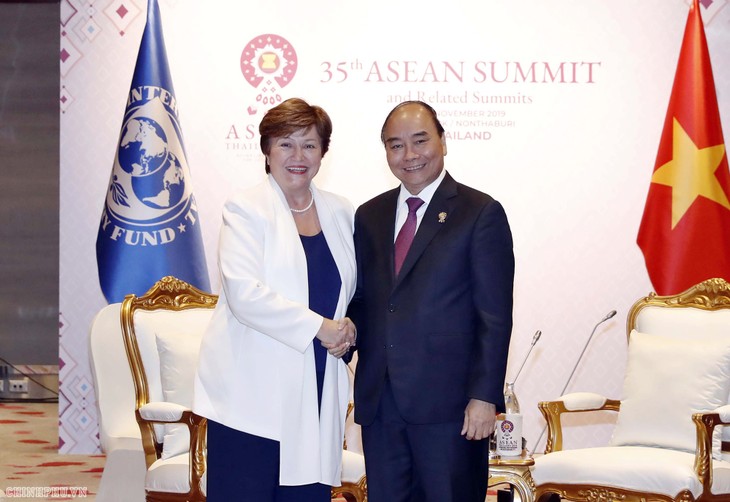 Hội nghị Cấp cao ASEAN 35: Các cuộc tiếp xúc bên lề của Thủ tướng Nguyễn Xuân Phúc - ảnh 3
