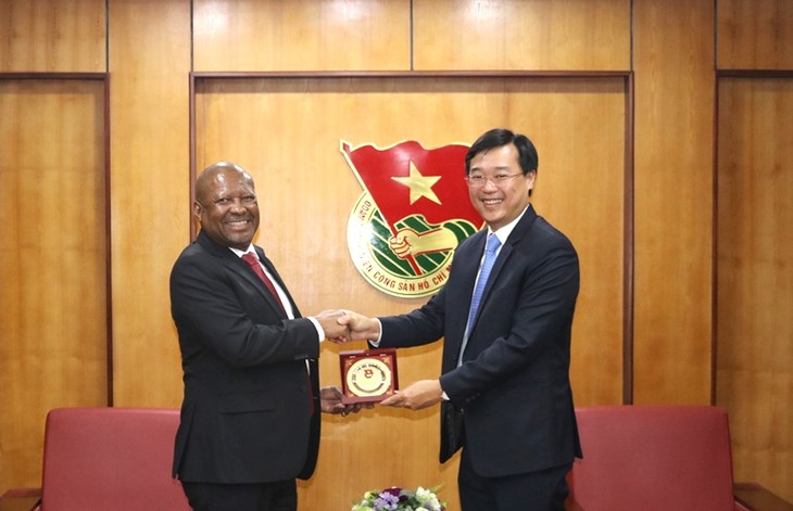 Bí thư thứ nhất Trung ương Đoàn TNCS Hồ Chí Minh tiếp Đại sứ Cộng hòa Nam Phi tại Việt Nam - ảnh 1