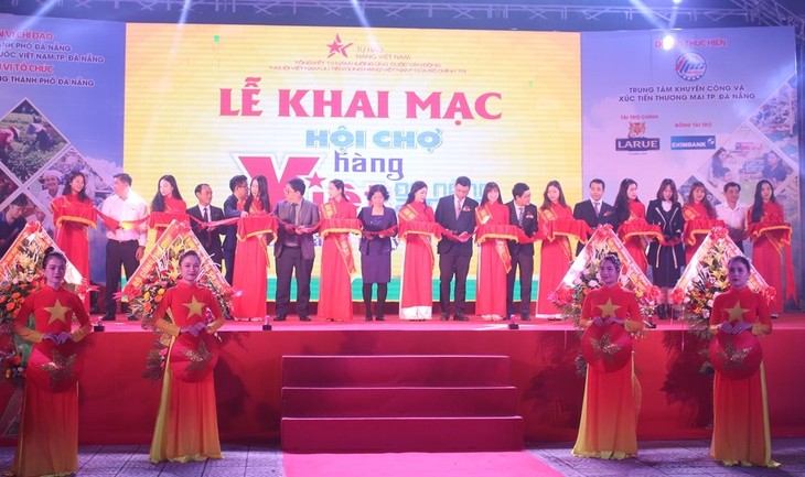Gần 200 doanh nghiệp tham gia Hội chợ hàng Việt  - ảnh 1